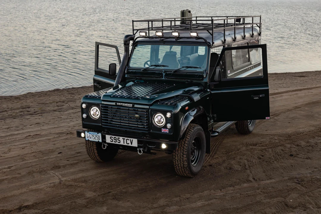 1999 Land Rover Defender 110 - Image 8 of 31