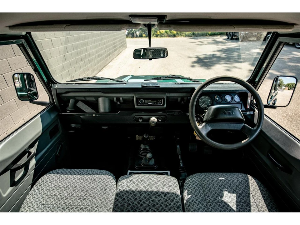 1999 Land Rover Defender 110 - Image 11 of 31
