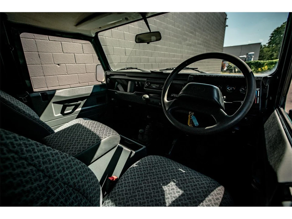 1999 Land Rover Defender 110 - Image 8 of 31