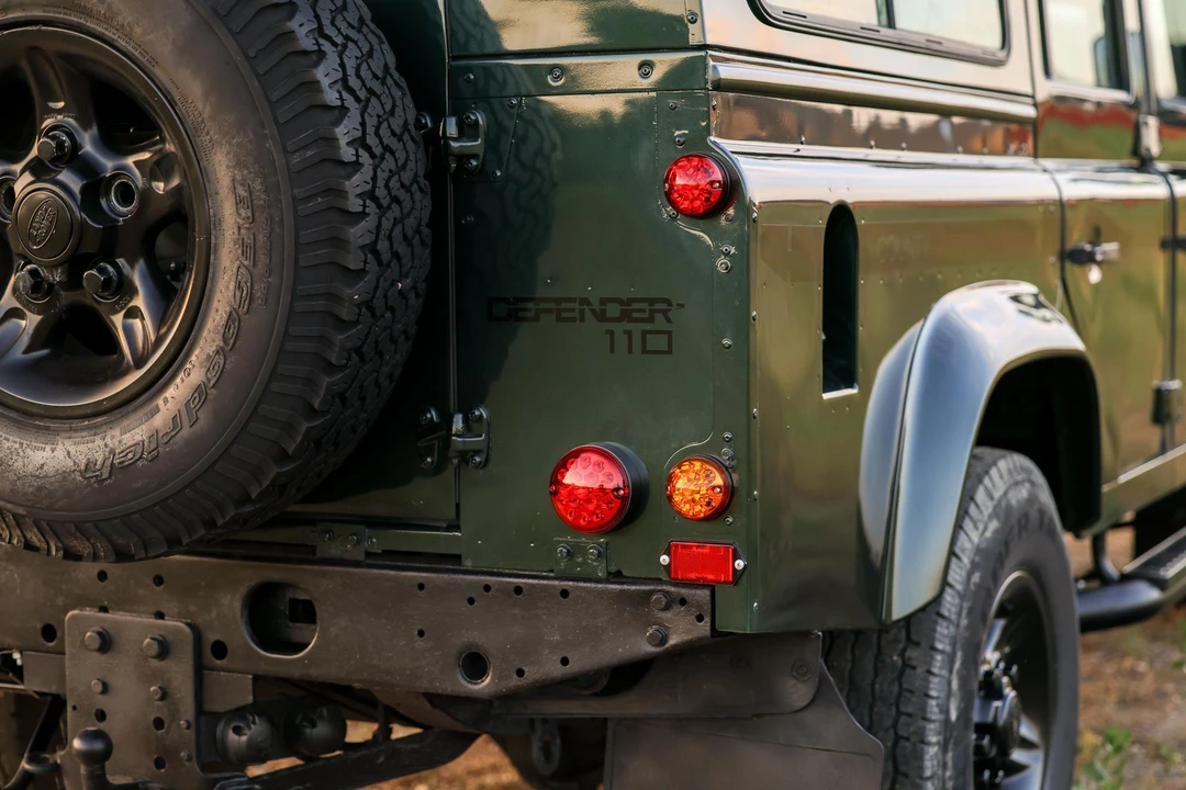 1999 Land Rover Defender 110 - Image 17 of 31