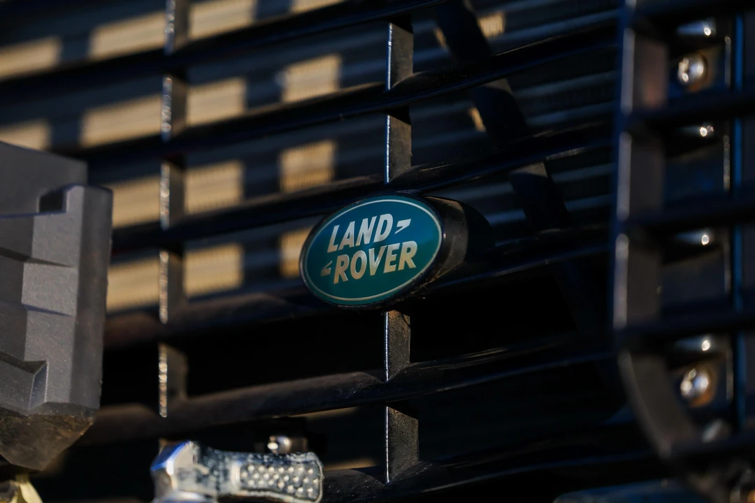 1999 Land Rover Defender 110 - Image 11 of 31