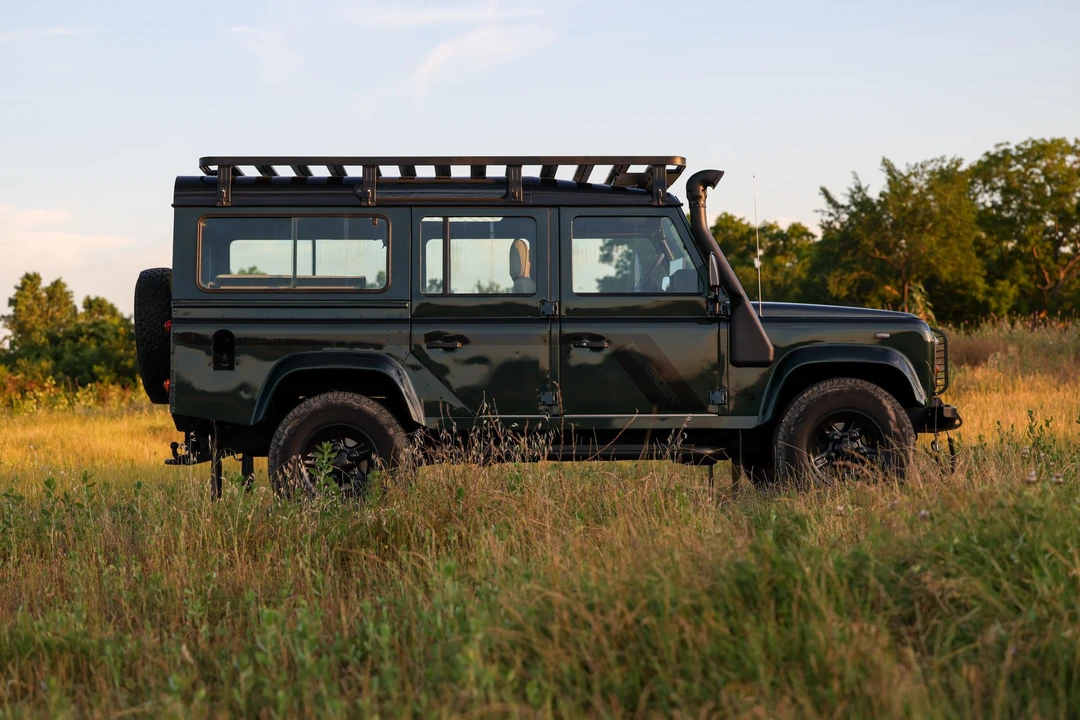 1999 Land Rover Defender 110 - Image 8 of 31