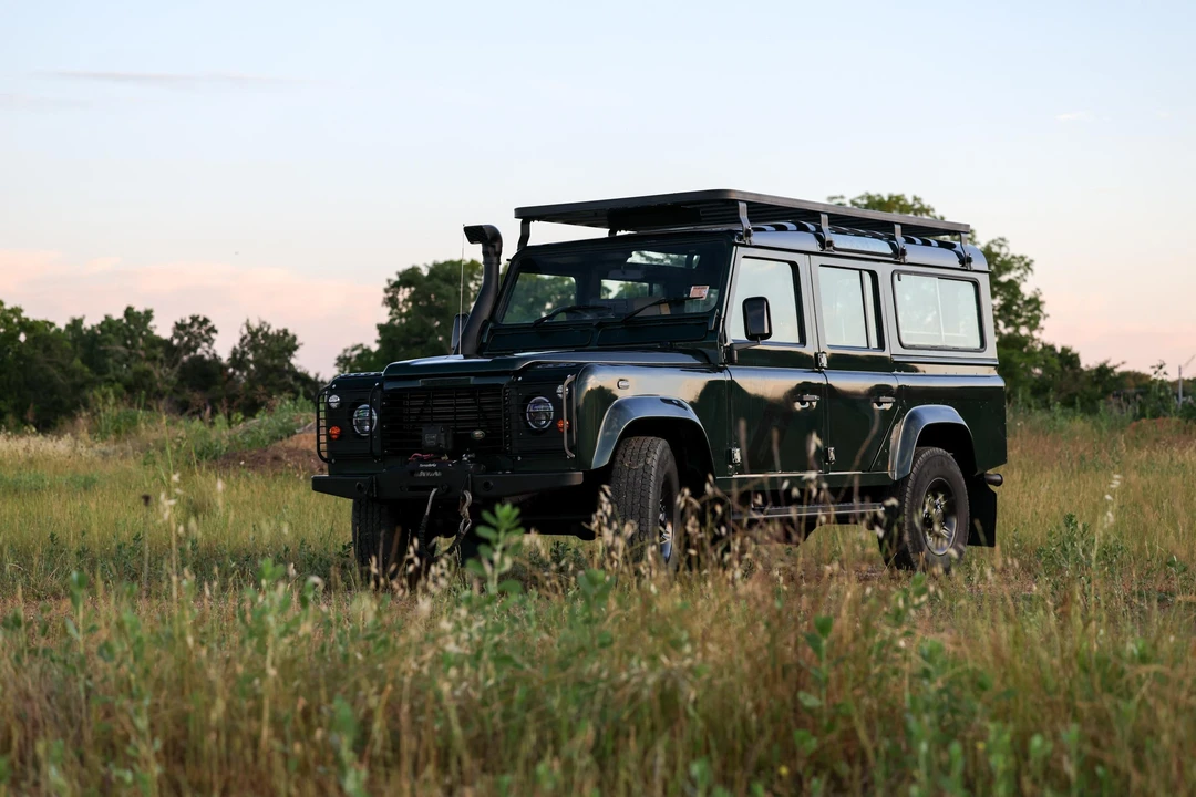 1999 Land Rover Defender 110 - Image 6 of 31