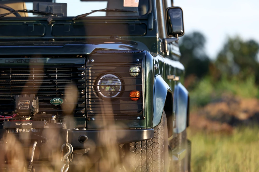 1999 Land Rover Defender 110 - Image 13 of 31