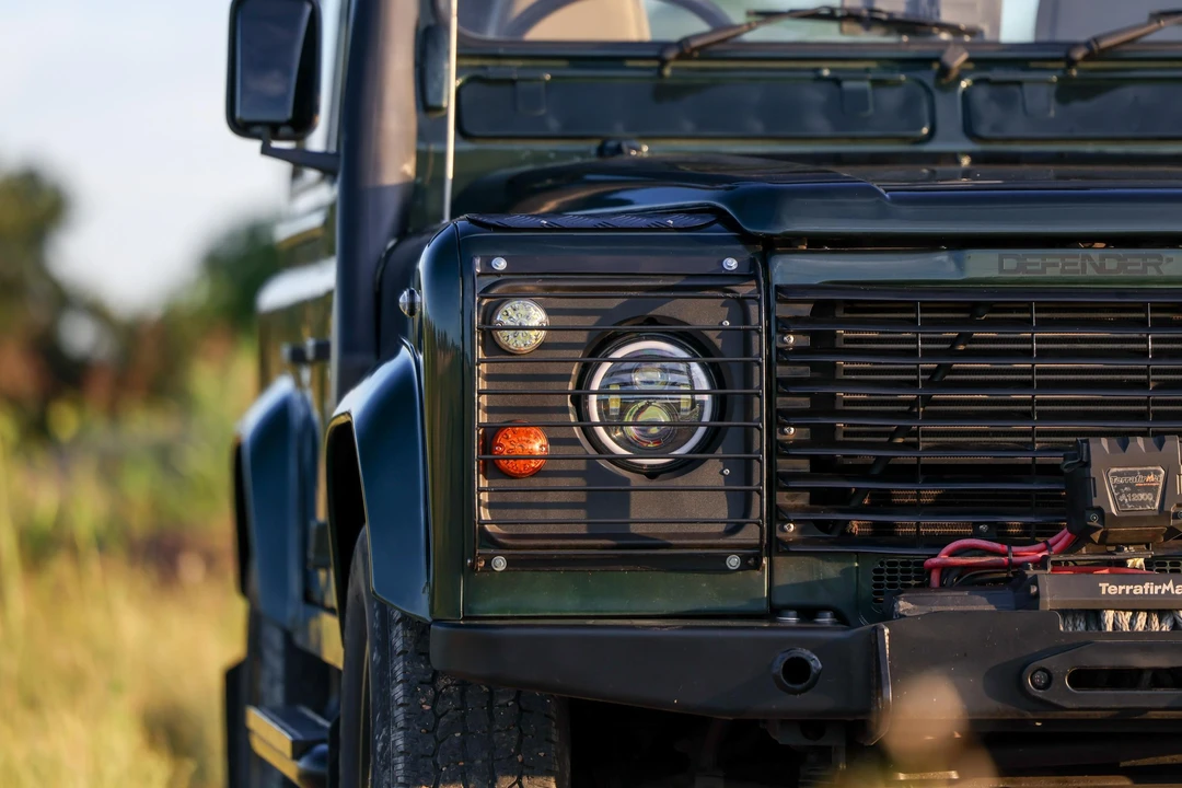 1999 Land Rover Defender 110 - Image 9 of 31