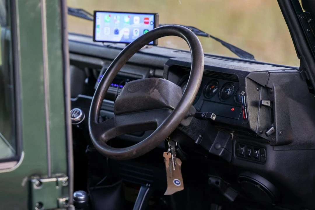 1999 Land Rover Defender 110 - Image 23 of 31