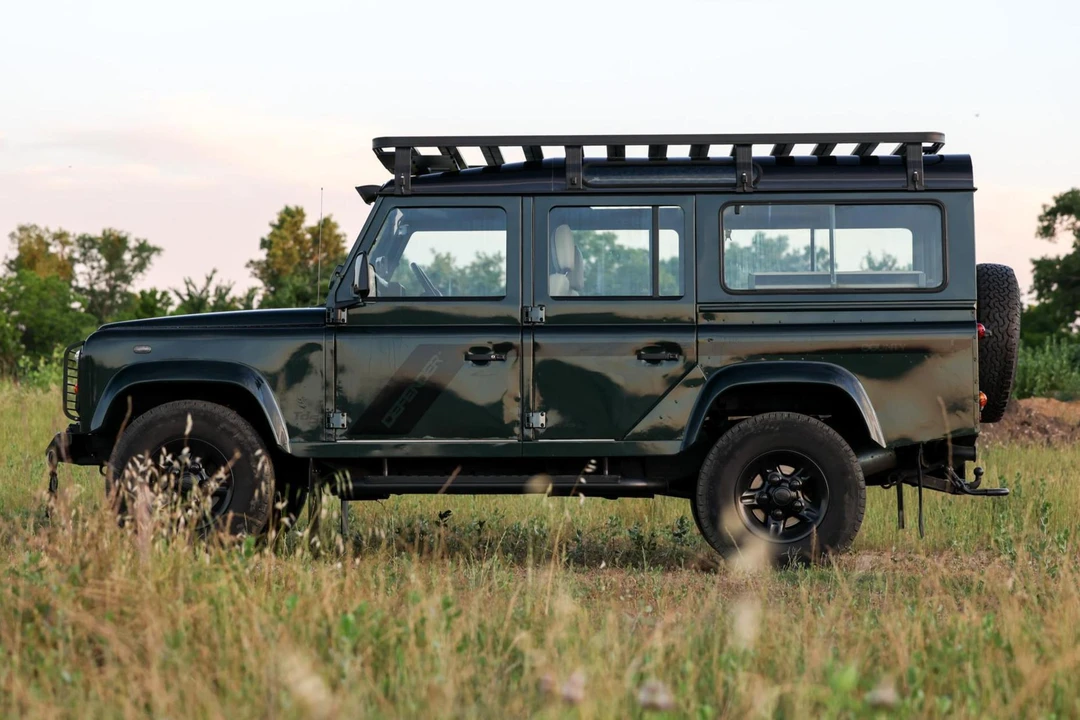 1999 Land Rover Defender 110 - Image 3 of 31