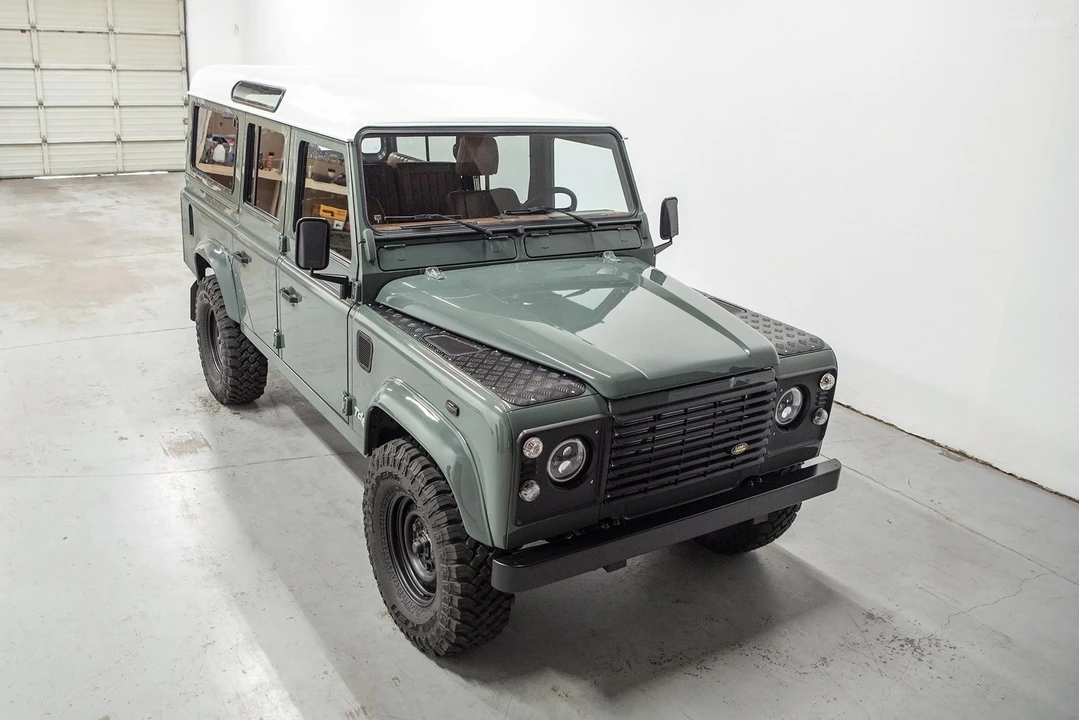 1999 Land Rover Defender 110 - Image 16 of 31