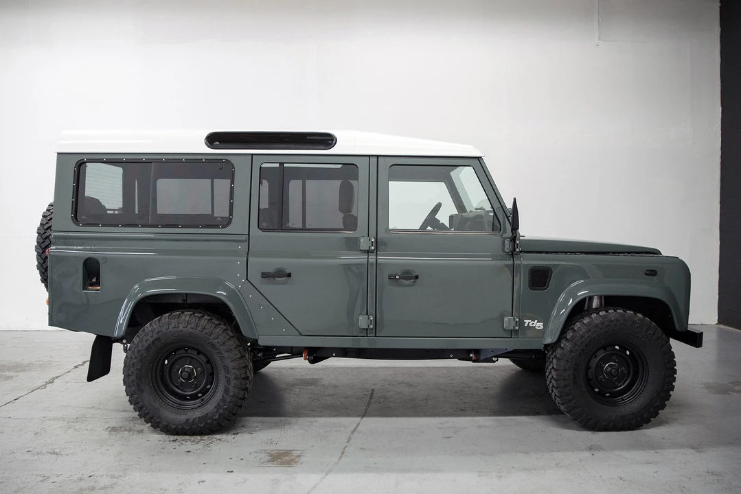 1999 Land Rover Defender 110 - Image 3 of 31