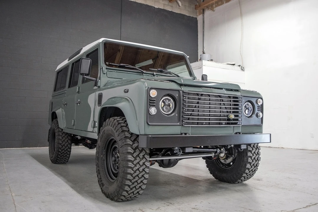 1999 Land Rover Defender 110 - Image 17 of 31