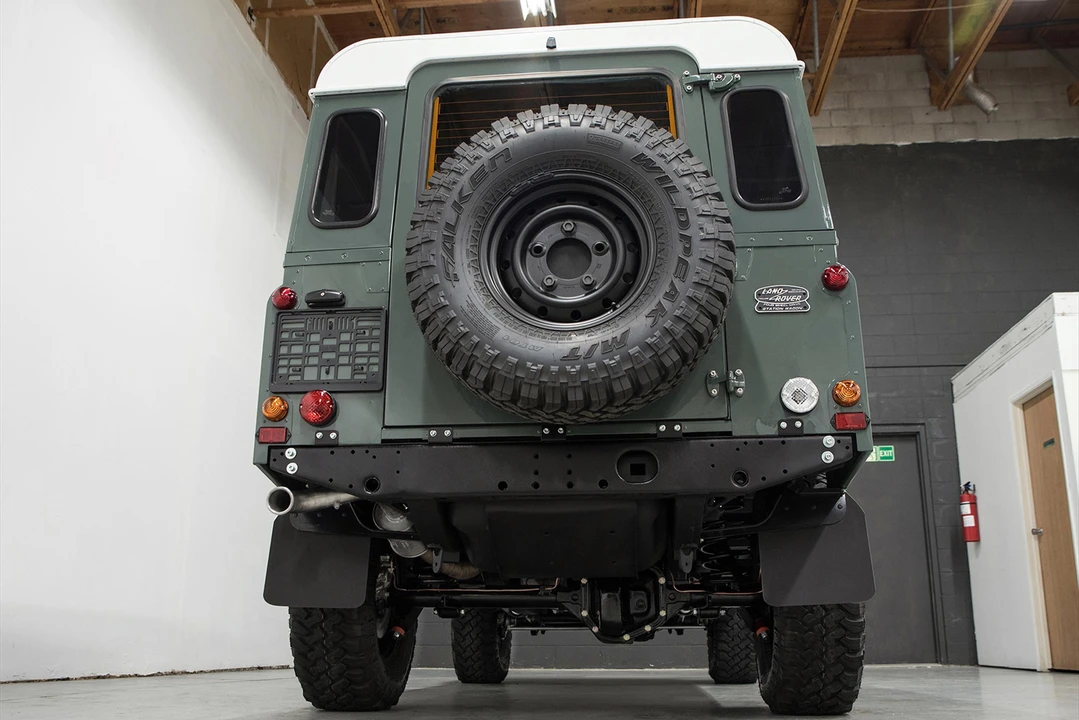 1999 Land Rover Defender 110 - Image 14 of 31