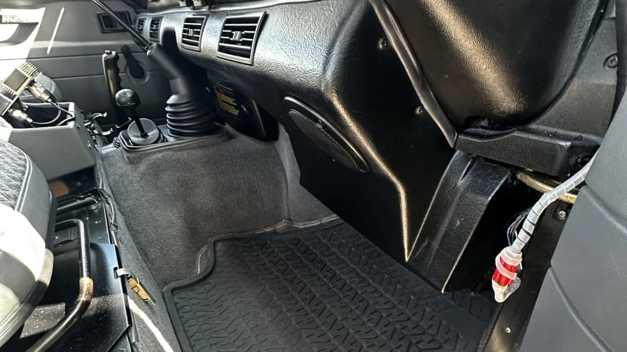 1999 Land Rover Defender 110 - Image 28 of 31