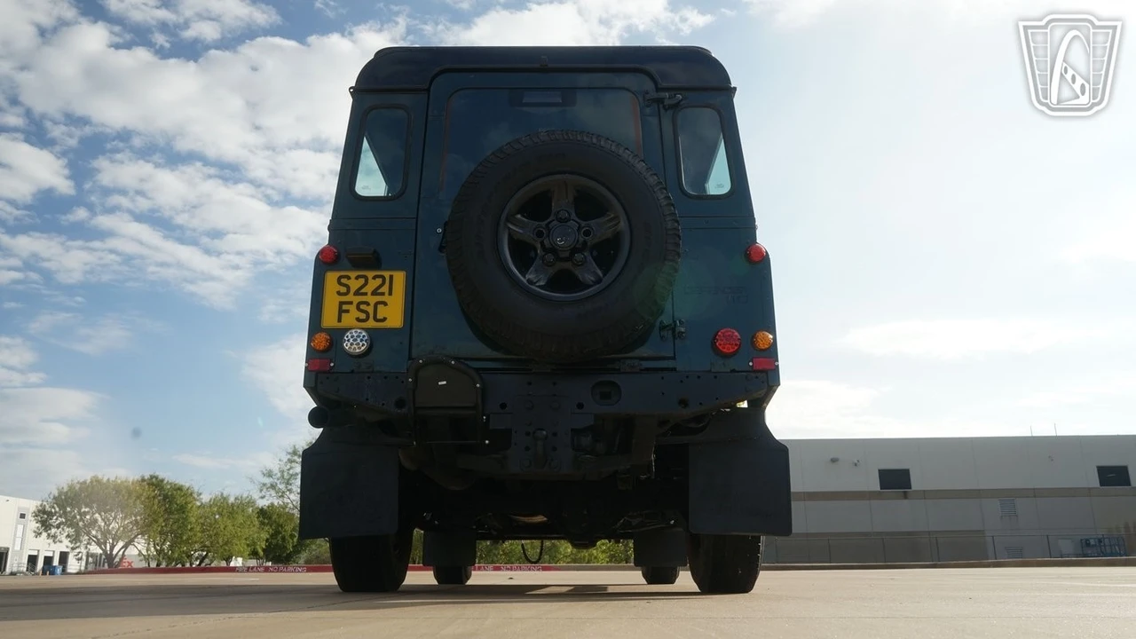 1999 Land Rover Defender 110 - Image 15 of 21