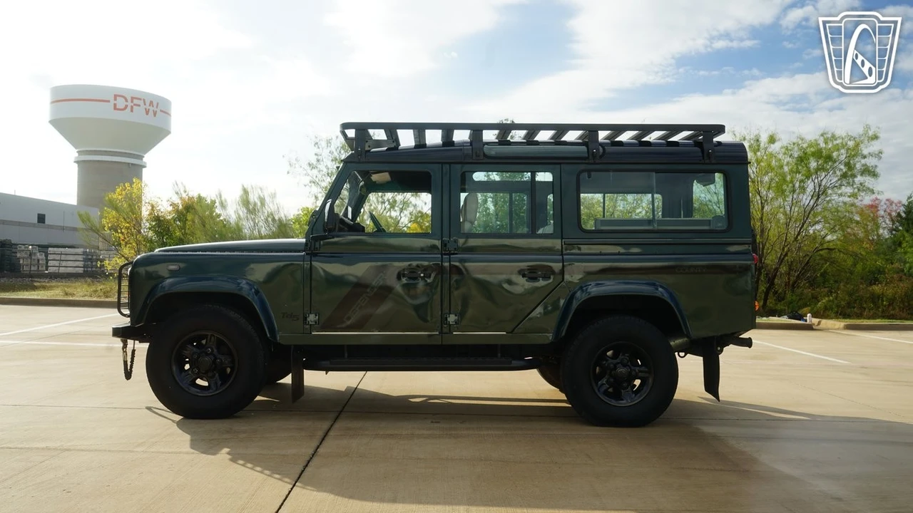 1999 Land Rover Defender 110 - Image 8 of 12