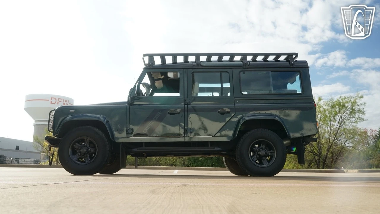 1999 Land Rover Defender 110 - Image 9 of 21