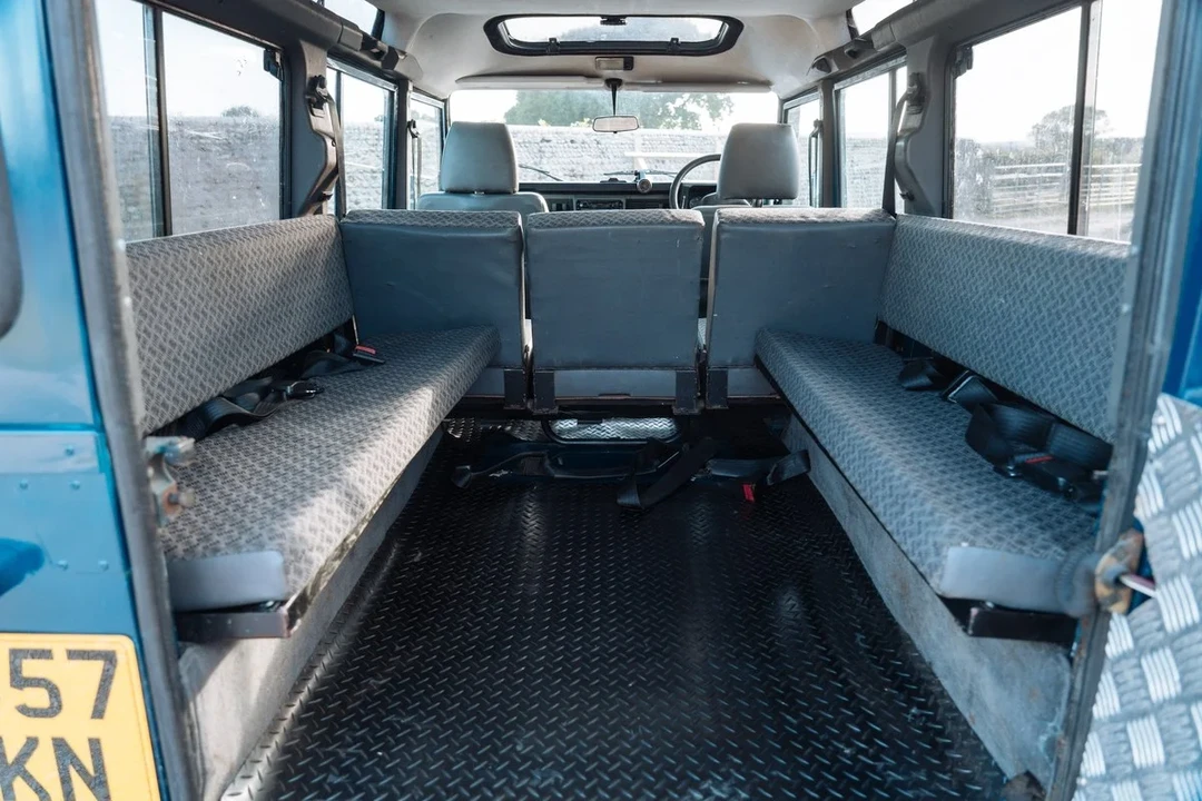 1999 Land Rover Defender 110 - Image 6 of 30