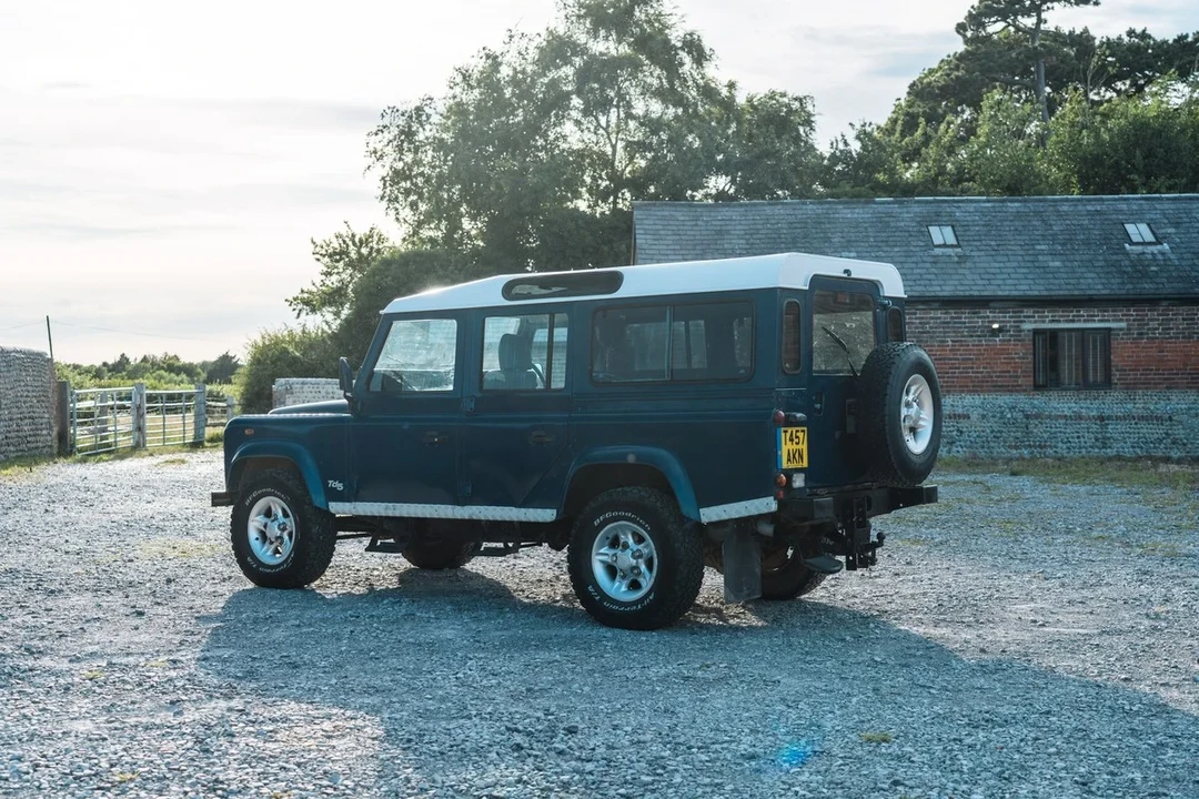 1999 Land Rover Defender 110 - Image 9 of 30