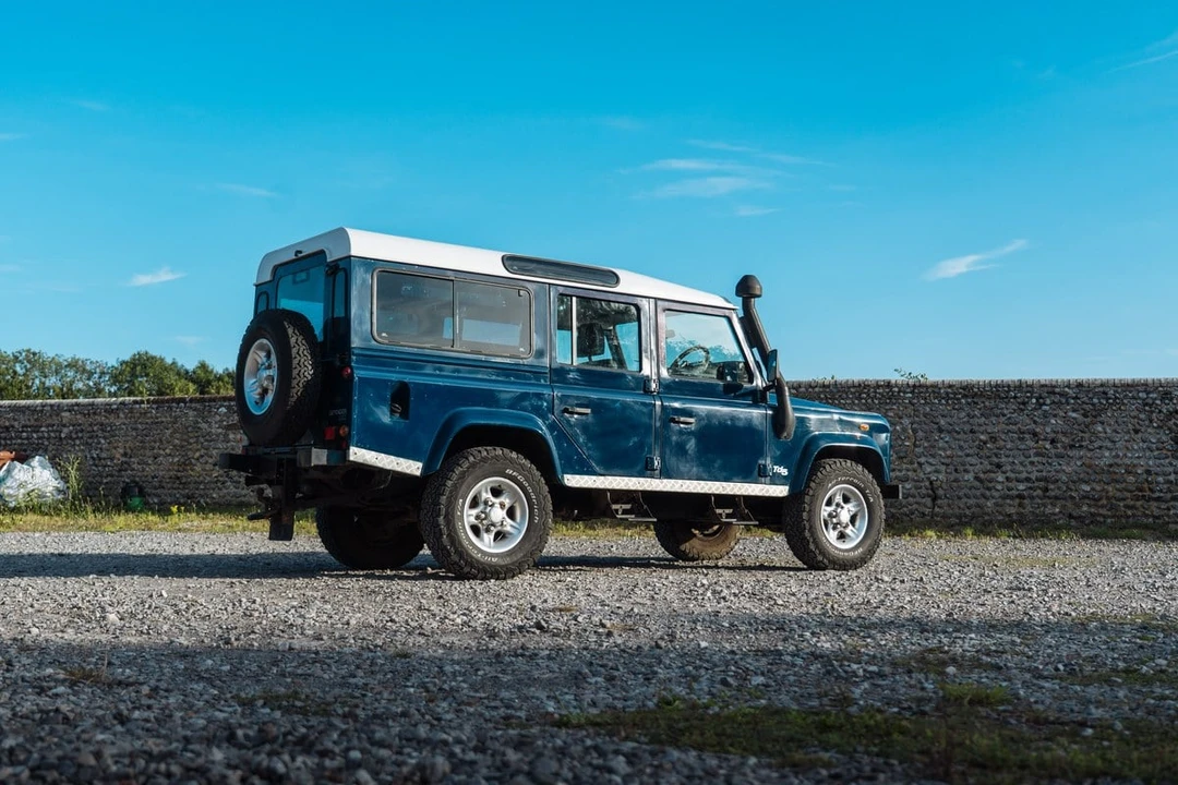 1999 Land Rover Defender 110 - Image 11 of 30