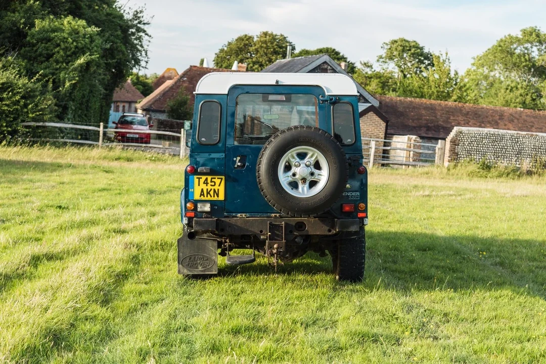1999 Land Rover Defender 110 - Image 19 of 30