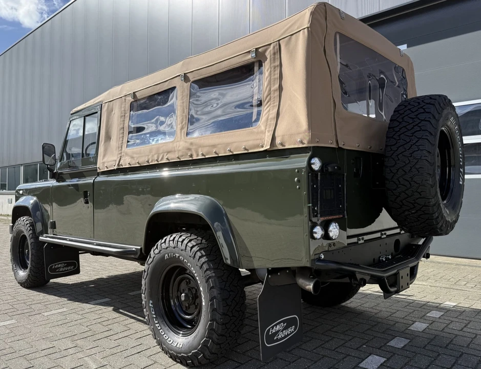 1999 Land Rover Defender 110 - Image 2 of 9