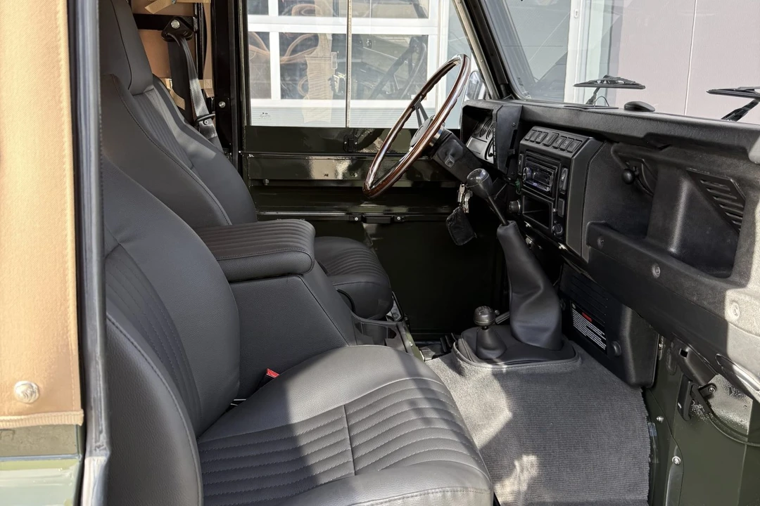 1999 Land Rover Defender 110 - Image 4 of 9
