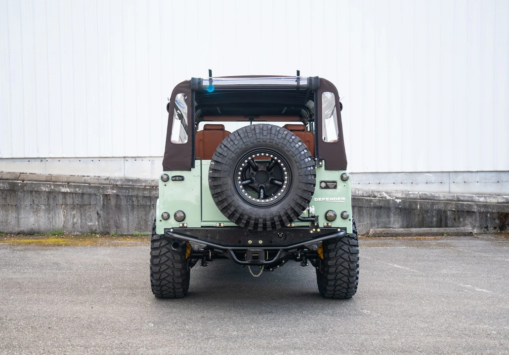 1999 Land Rover Defender 110 - Image 18 of 31