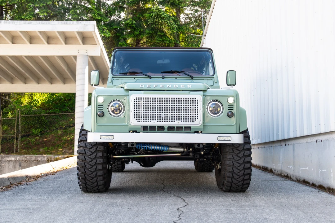 1999 Land Rover Defender 110 - Image 9 of 31