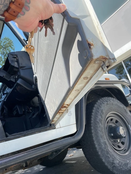 1999 Land Rover Defender 110 - Image 14 of 21