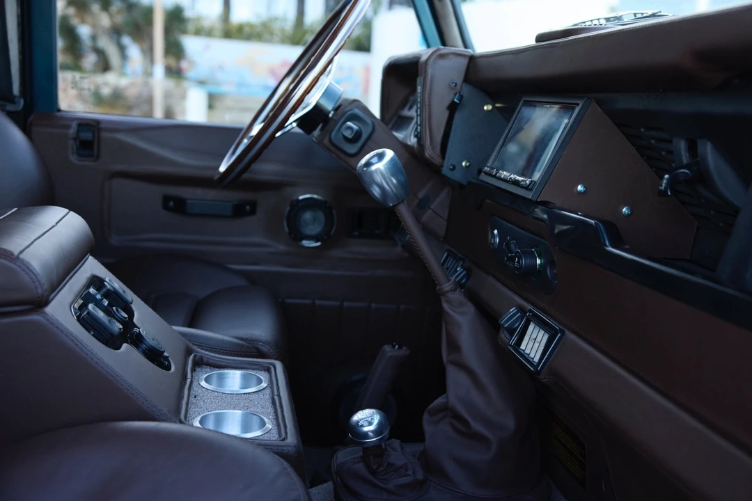 1999 Land Rover Defender 110 - Image 12 of 21