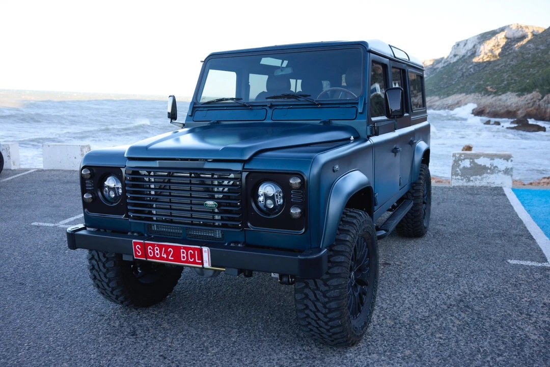 1999 Land Rover Defender 110 - Image 17 of 21