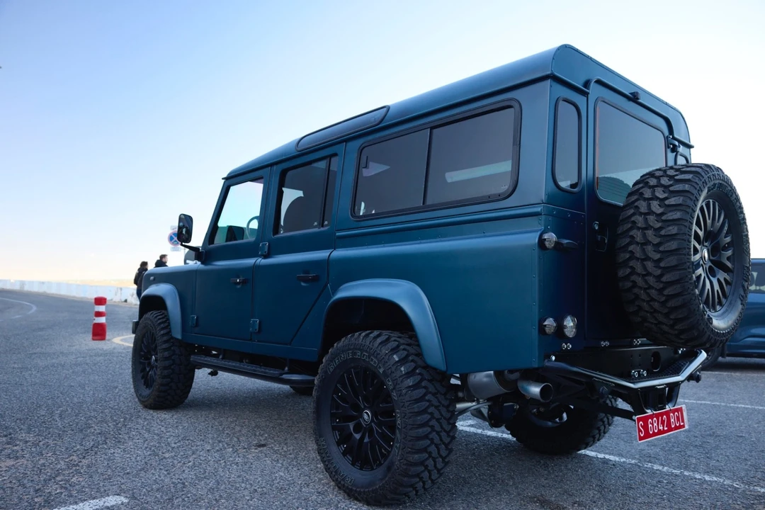 1999 Land Rover Defender 110 - Image 18 of 21