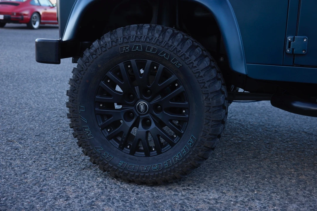 1999 Land Rover Defender 110 - Image 14 of 21