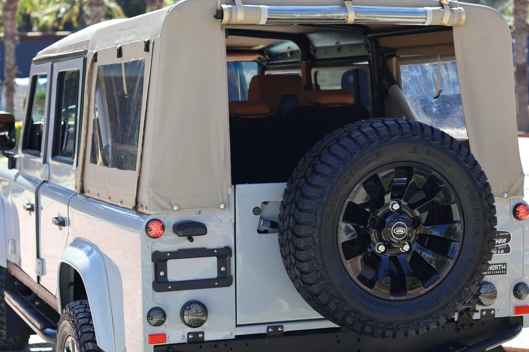 1999 Land Rover Defender - Image 11 of 21