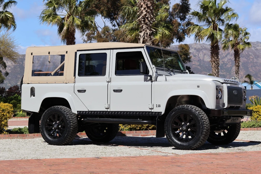 1999 Land Rover Defender - Image 9 of 21