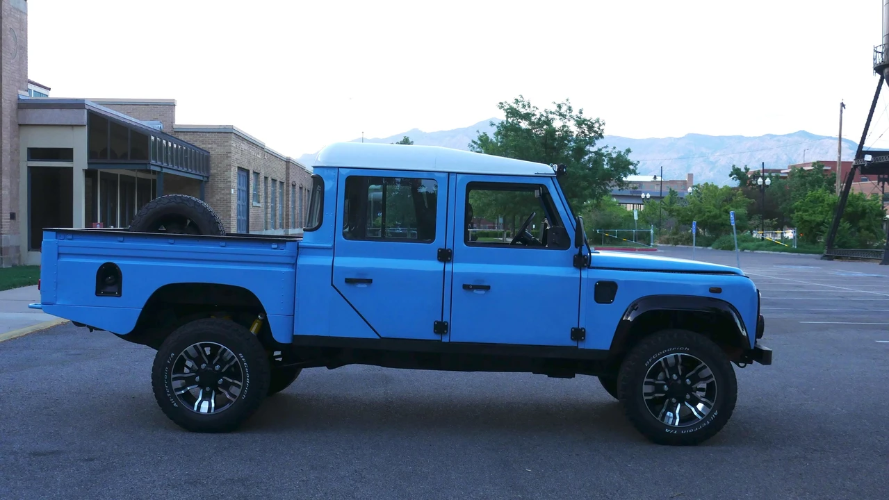 1999 Land Rover Defender 130 - Image 19 of 31