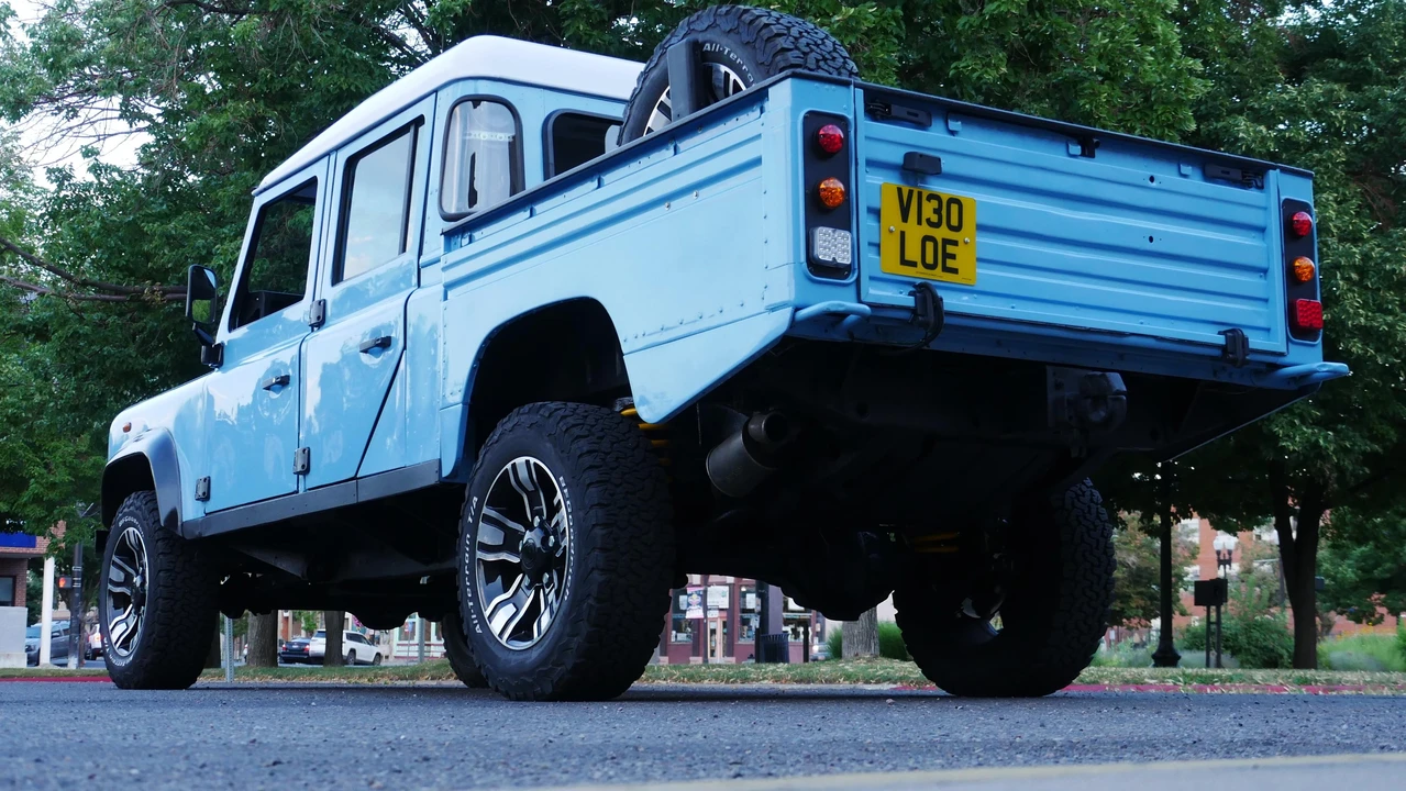 1999 Land Rover Defender 130 - Image 15 of 31