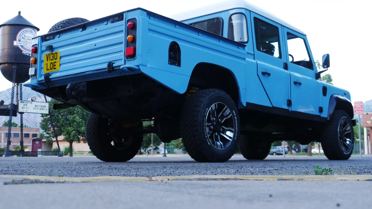 1999 Land Rover Defender 130 - Image 18 of 31