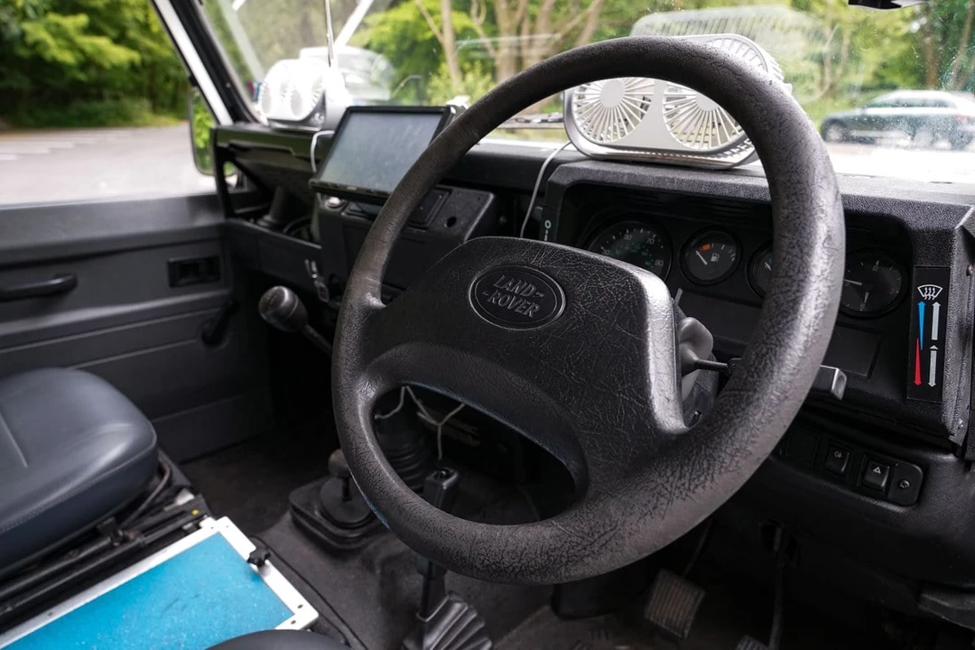 1999 Land Rover Defender 130 - Image 24 of 30
