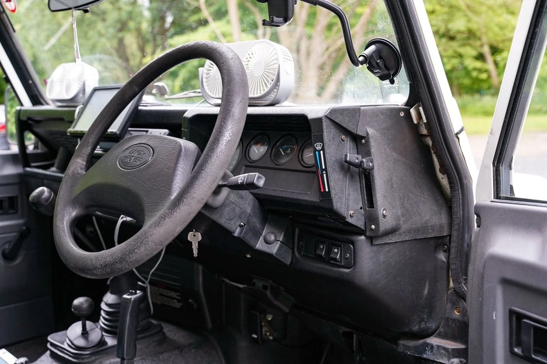 1999 Land Rover Defender 130 - Image 26 of 30