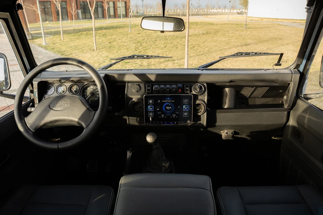 1999 Land Rover Defender 130 - Image 10 of 15