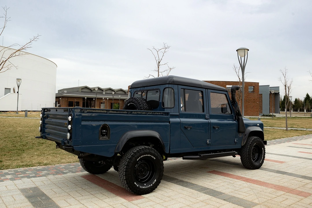 1999 Land Rover Defender 130 - Image 6 of 15