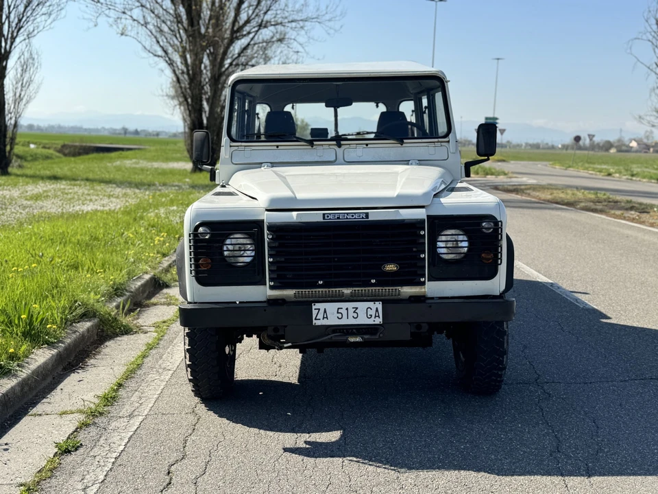 1999 Land Rover Defender 130 - Image 9 of 31