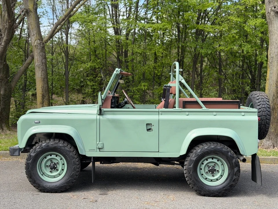 1999 Land Rover Defender 90 - Image 9 of 31