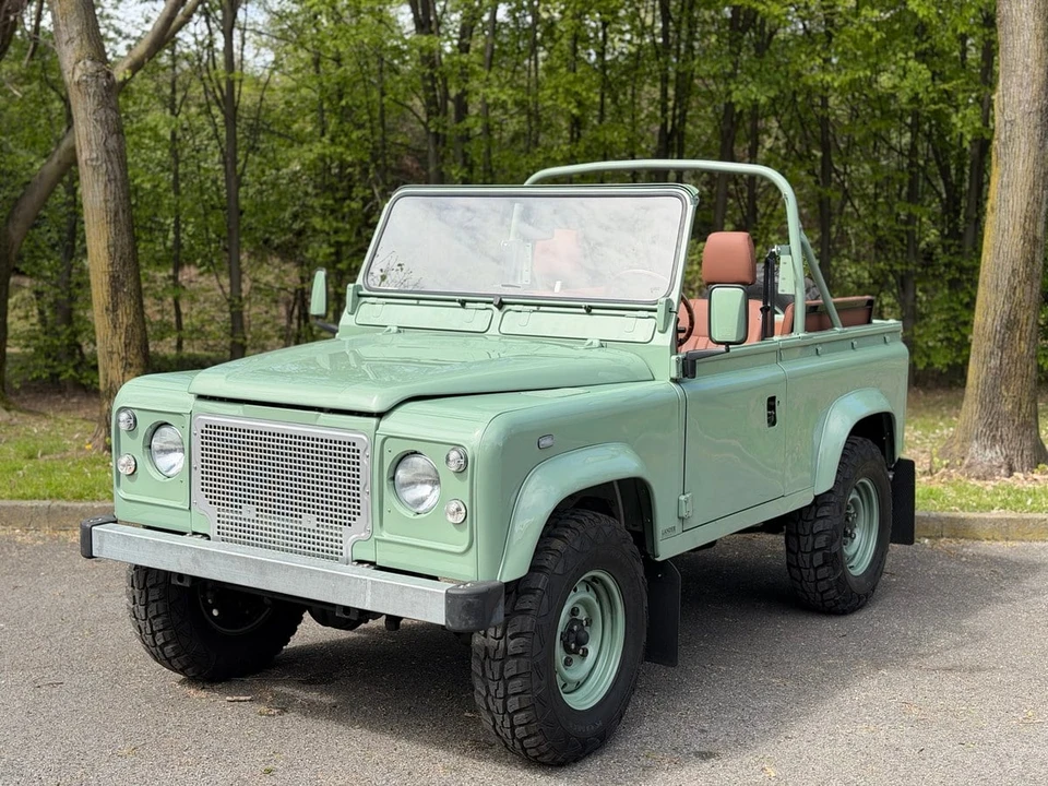 1999 Land Rover Defender 90 - Image 2 of 31