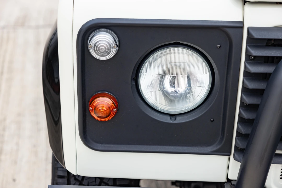 1999 Land Rover Defender 90 - Image 17 of 31