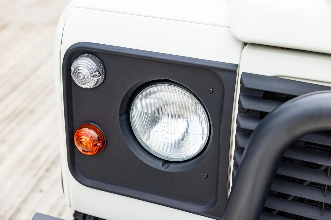 1999 Land Rover Defender 90 - Image 19 of 31
