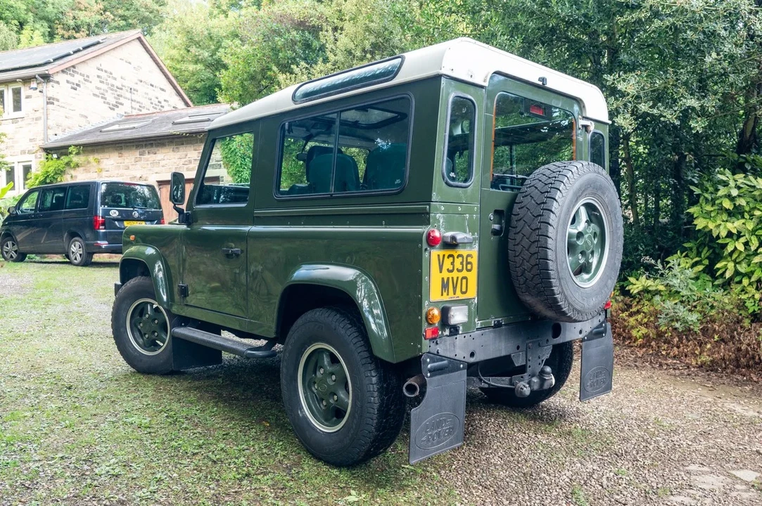 1999 Land Rover Defender 90 - Image 9 of 30