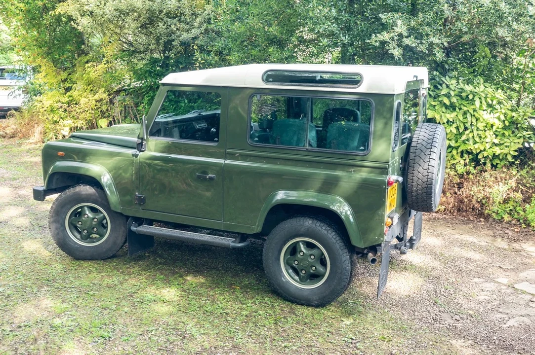 1999 Land Rover Defender 90 - Image 10 of 30
