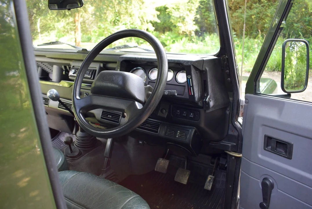 1999 Land Rover Defender 90 - Image 24 of 30