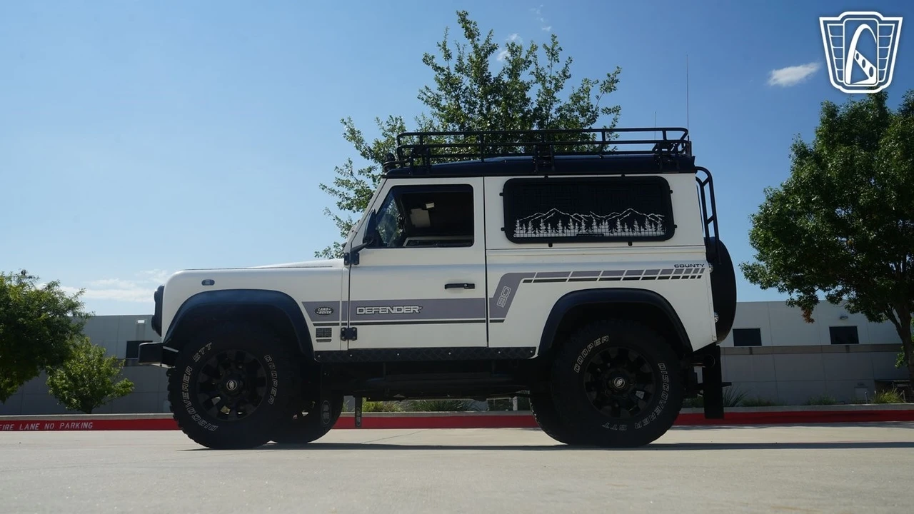 1999 Land Rover Defender 90 - Image 9 of 21
